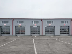 Панорамные секционные ворота Doorhan ISD02 3500x4000 (остекление с перемычками)